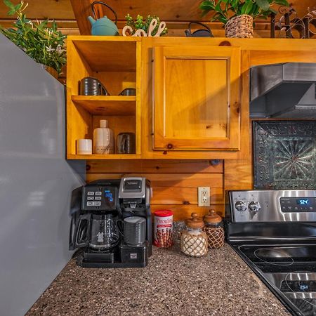Log Cabin, Hot Tub, Fireplace, Pool Table & Views! Сев'єрвілл Екстер'єр фото
