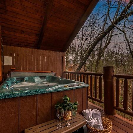 Log Cabin, Hot Tub, Fireplace, Pool Table & Views! Сев'єрвілл Екстер'єр фото