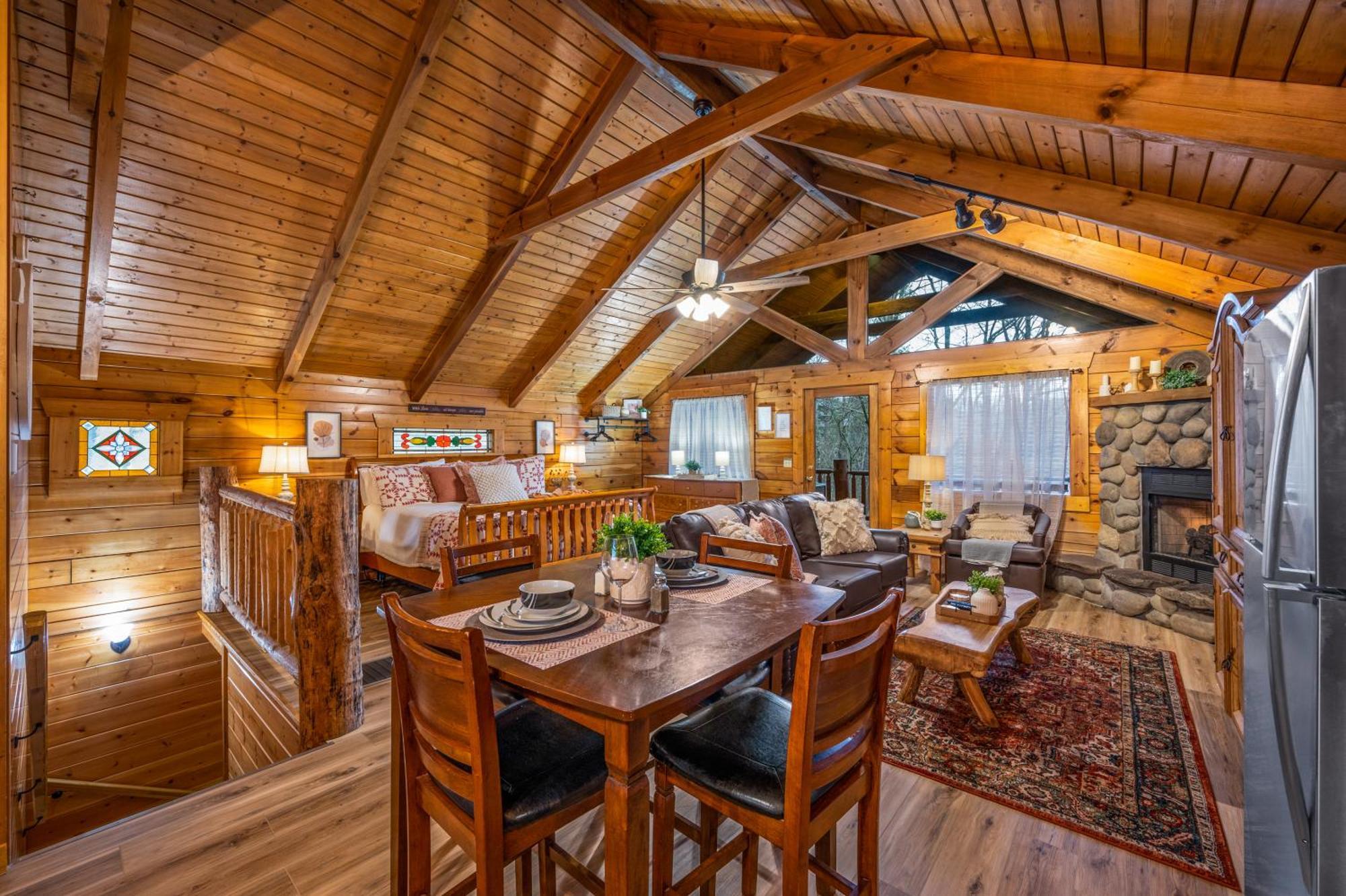 Log Cabin, Hot Tub, Fireplace, Pool Table & Views! Сев'єрвілл Екстер'єр фото