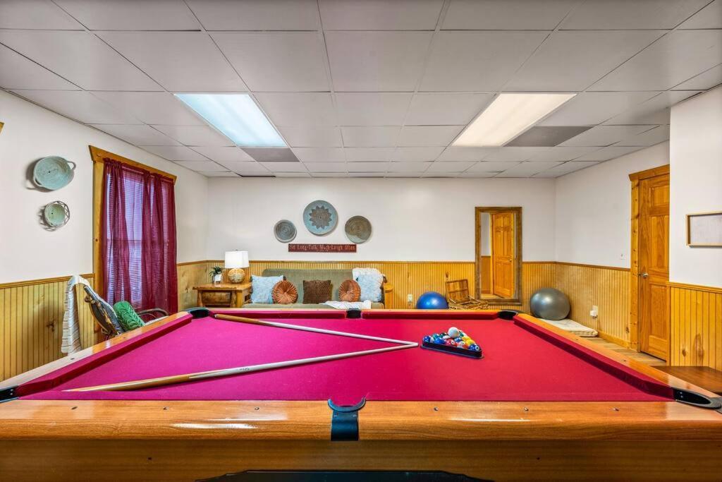 Log Cabin, Hot Tub, Fireplace, Pool Table & Views! Сев'єрвілл Екстер'єр фото