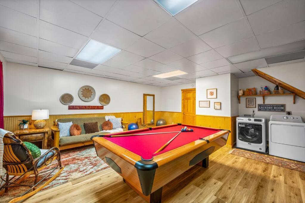 Log Cabin, Hot Tub, Fireplace, Pool Table & Views! Сев'єрвілл Екстер'єр фото