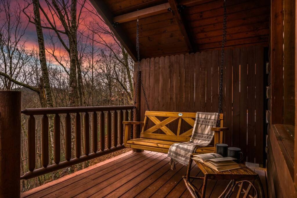 Log Cabin, Hot Tub, Fireplace, Pool Table & Views! Сев'єрвілл Екстер'єр фото