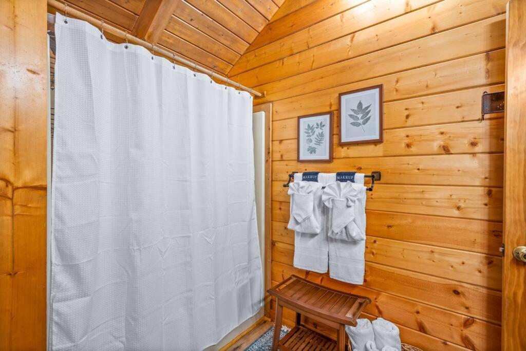 Log Cabin, Hot Tub, Fireplace, Pool Table & Views! Сев'єрвілл Екстер'єр фото