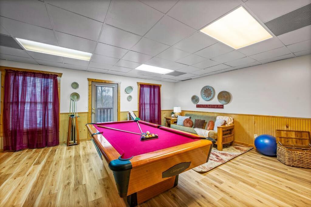 Log Cabin, Hot Tub, Fireplace, Pool Table & Views! Сев'єрвілл Екстер'єр фото