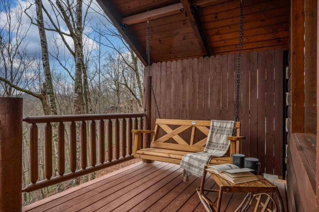 Log Cabin, Hot Tub, Fireplace, Pool Table & Views! Сев'єрвілл Екстер'єр фото