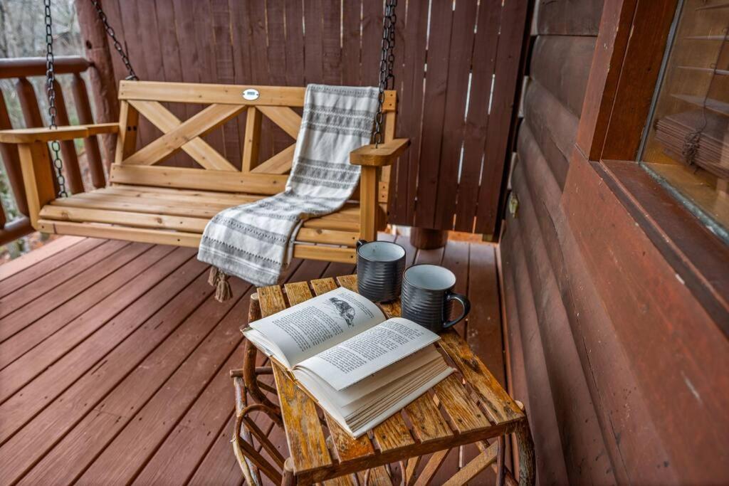 Log Cabin, Hot Tub, Fireplace, Pool Table & Views! Сев'єрвілл Екстер'єр фото