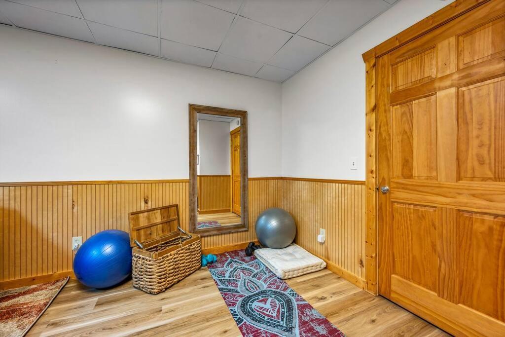 Log Cabin, Hot Tub, Fireplace, Pool Table & Views! Сев'єрвілл Екстер'єр фото
