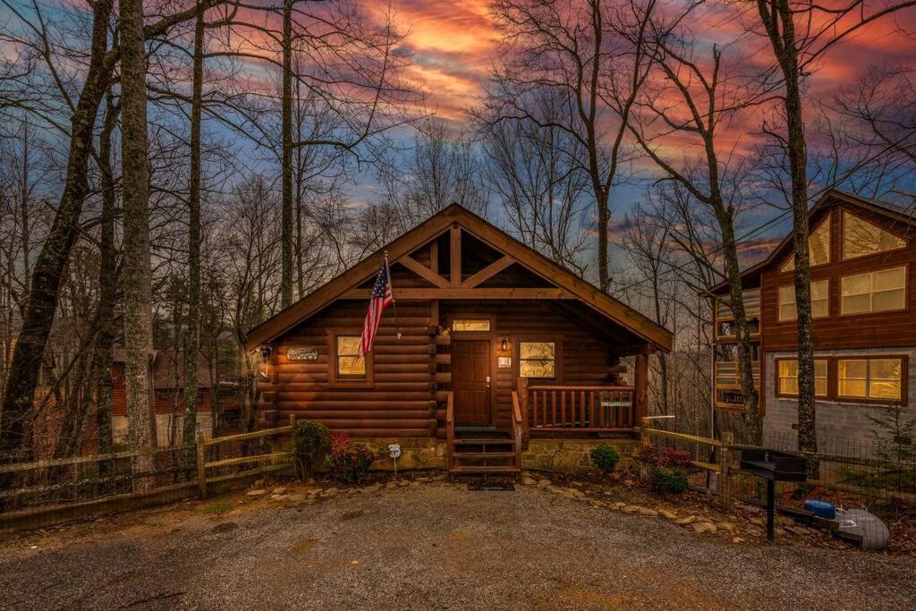 Log Cabin, Hot Tub, Fireplace, Pool Table & Views! Сев'єрвілл Екстер'єр фото