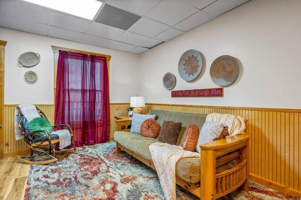 Log Cabin, Hot Tub, Fireplace, Pool Table & Views! Сев'єрвілл Екстер'єр фото