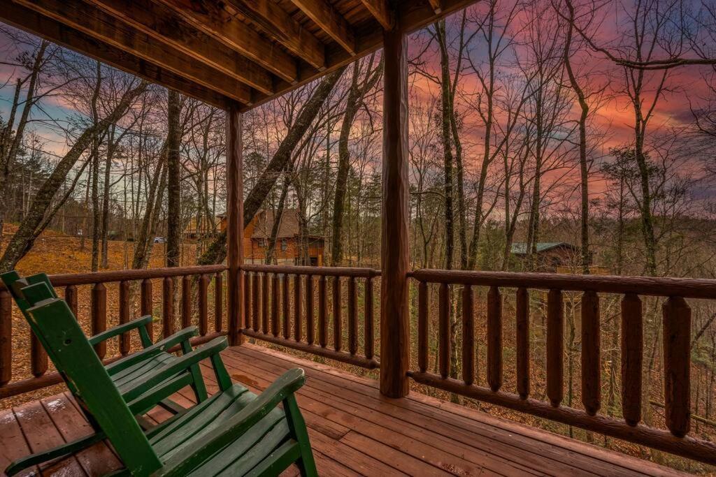 Log Cabin, Hot Tub, Fireplace, Pool Table & Views! Сев'єрвілл Екстер'єр фото