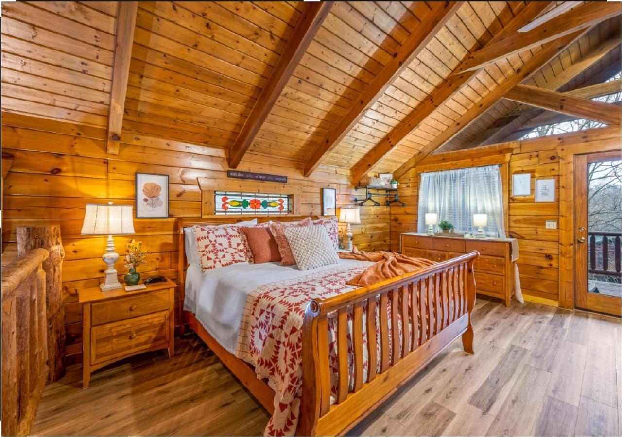 Log Cabin, Hot Tub, Fireplace, Pool Table & Views! Сев'єрвілл Екстер'єр фото